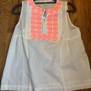 🆕NWT White/Cream Tank Top With Pink Detailing🆕